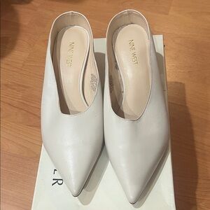 Nine West Women's Cream Pointed Toe Mules
